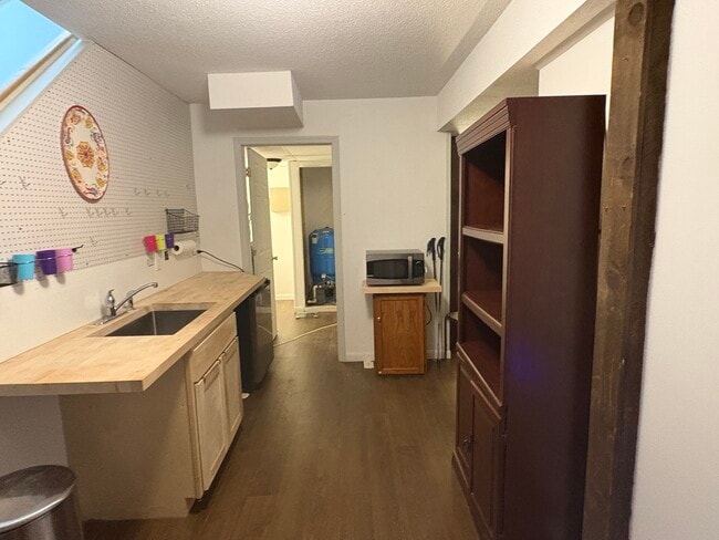 24 Marrow Ln, Unit Basement apartment in Leicester, NC - Building Photo - Building Photo