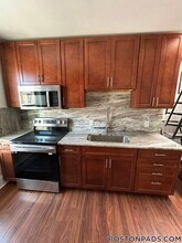 682 Parker St, Unit 2 in Boston, MA - Building Photo - Building Photo