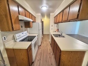 55 Bolton Ct in Franklin Township, NJ - Building Photo - Building Photo