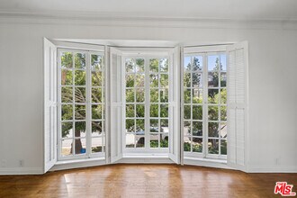 1284 S Beverly Glen Blvd in Los Angeles, CA - Building Photo - Building Photo