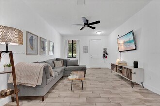 3374 NW 5th St in Pompano Beach, FL - Building Photo - Building Photo