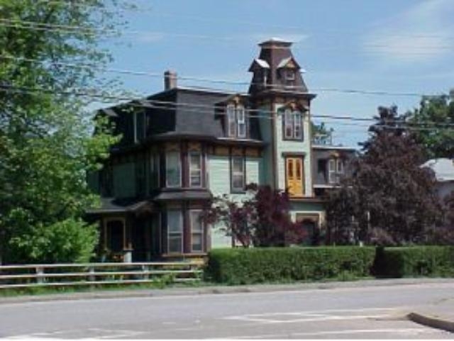 96 Church St in Laconia, NH - Foto de edificio