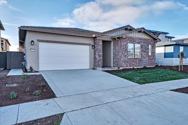 5937 Lakestone Dr in Sacramento, CA - Building Photo - Building Photo