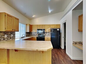 2031 E Lochmeadow Ct in Meridian, ID - Building Photo - Building Photo