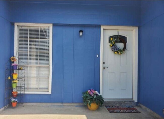 6522 Hidden Bluff in San Antonio, TX - Building Photo - Building Photo