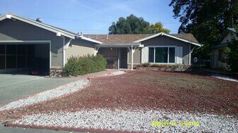 139 McKinley Cir in Vacaville, CA - Building Photo