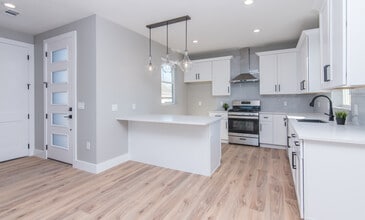 8006 Gault St in Austin, TX - Building Photo - Building Photo