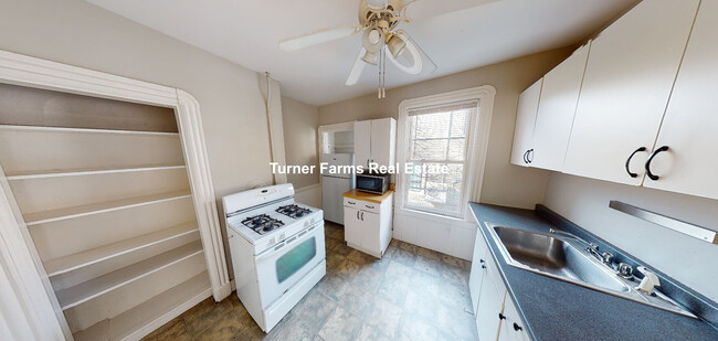 548 Green St, Unit 2