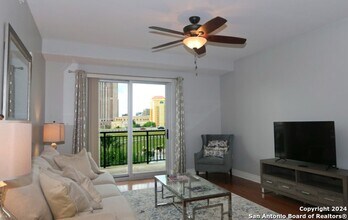 215 N Center Unit 301 in San Antonio, TX - Building Photo - Building Photo