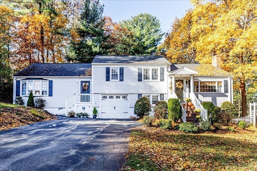 1 Sunset Dr in Burlington, MA - Building Photo