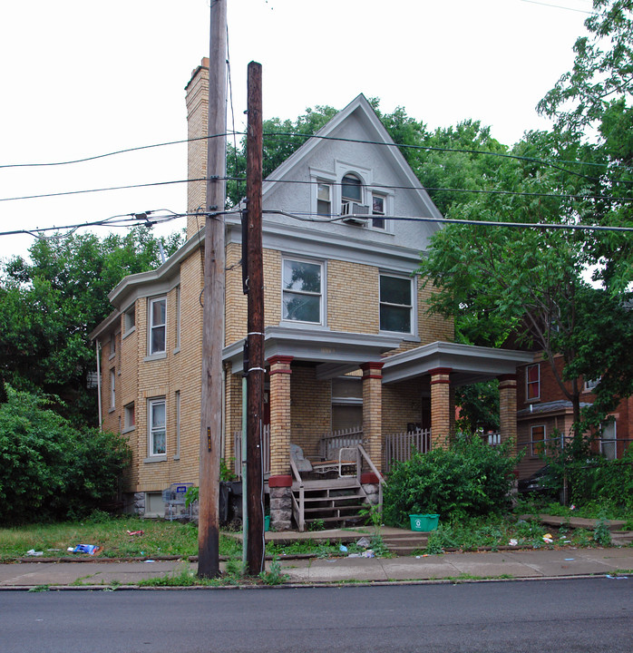 3333 Montgomery Rd in Cincinnati, OH - Building Photo