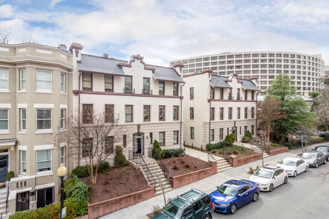 Coronado Condominiums in Washington, DC - Foto de edificio