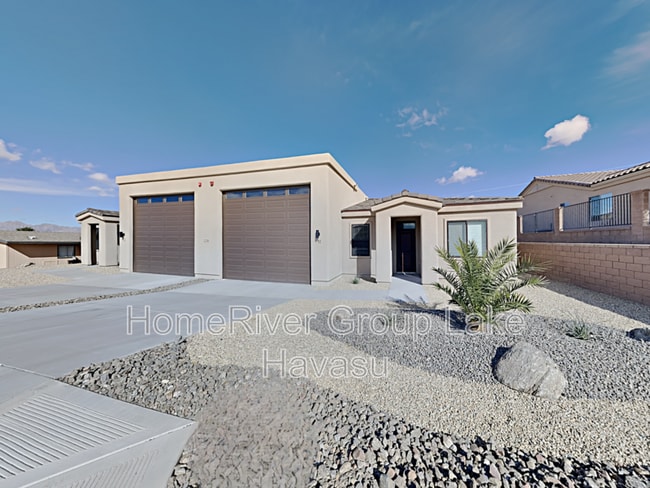 2705 Palisades Dr in Lake Havasu City, AZ - Building Photo - Building Photo
