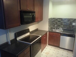 627 Ontario St SE, Unit Lower in Minneapolis, MN - Foto de edificio - Building Photo