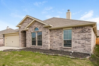 221 Jennie Marie Cir in Ferris, TX - Building Photo - Building Photo