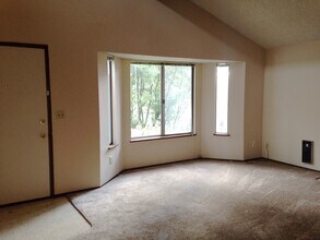 5005 SW Pomona St in Portland, OR - Building Photo - Building Photo