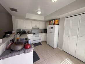 11904 Basin St S in Wellington, FL - Building Photo - Building Photo