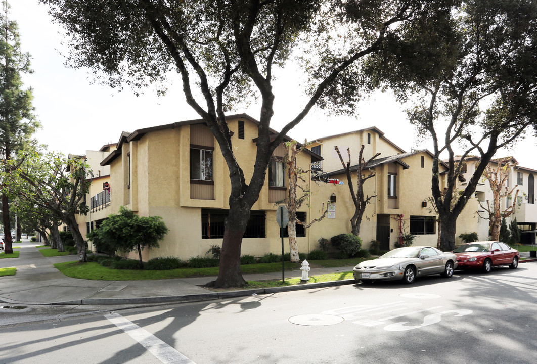 301 S Birch St in Santa Ana, CA - Building Photo