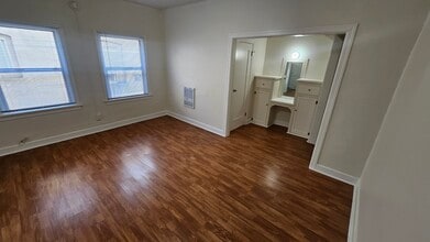 727 S Coronado St, Unit 302 in Los Angeles, CA - Foto de edificio - Building Photo