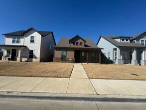 609 The Cottages in Godley, TX - Building Photo - Building Photo