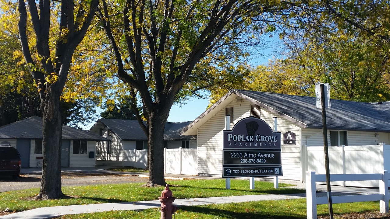 Poplar Grove in Burley, ID - Building Photo