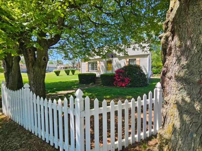property at 1801 Sandwith Ave SW