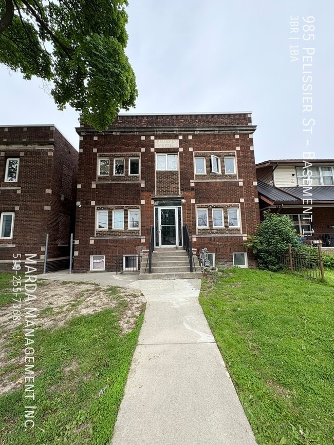 property at 985 Pelissier St