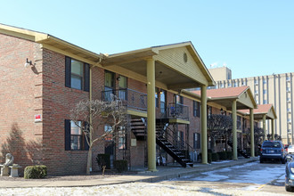 Westbriar Apartments in Evansville, IN - Building Photo - Building Photo