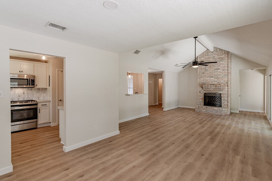 10 Rolling Mill Ln in Spring, TX - Building Photo