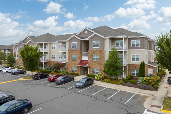 Valor Apartment Homes in Fredericksburg, VA - Building Photo - Building Photo
