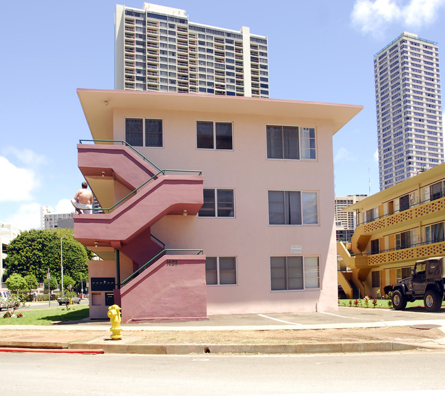 1627 Ala Wai Blvd in Honolulu, HI - Building Photo - Building Photo