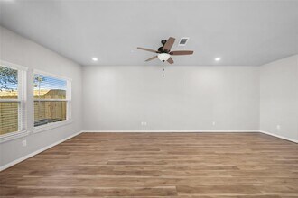 212 W Lewis St in Conroe, TX - Building Photo - Building Photo