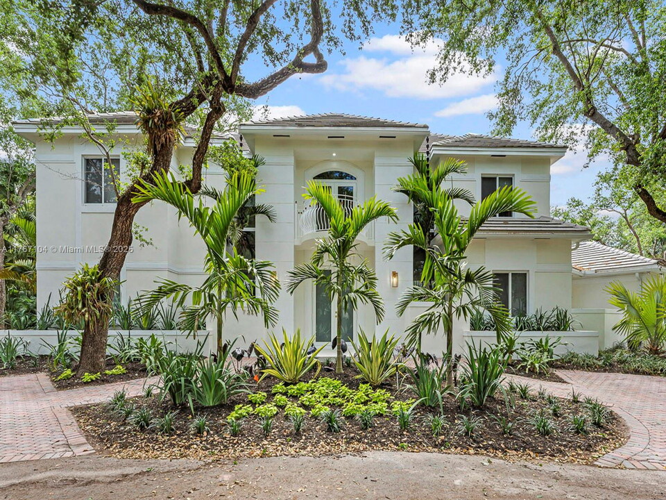 7226 SW 146th St Cir in Palmetto Bay, FL - Foto de edificio