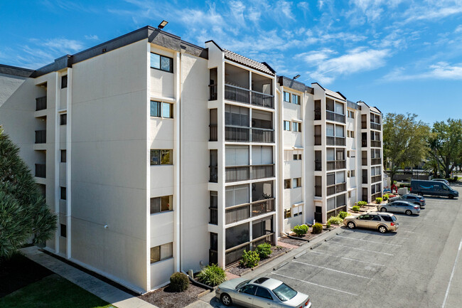 Centre Court Condominiums in Ft. Myers, FL - Building Photo - Building Photo