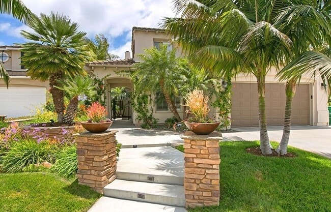 2941 Avenida Castana in Carlsbad, CA - Foto de edificio - Building Photo