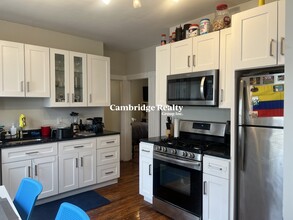 16 Valentine St, Unit 3 in Cambridge, MA - Building Photo - Building Photo