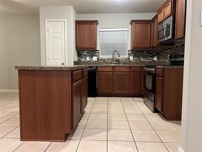 107 Cowpoke Ct in Newark, TX - Building Photo - Building Photo