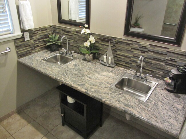 4069 Cedar Ave, Unit Studio for assist. Manage in South Lake Tahoe, CA - Building Photo - Building Photo