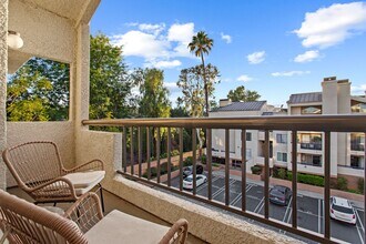 5515 Canoga Ave in Woodland Hills, CA - Building Photo - Building Photo