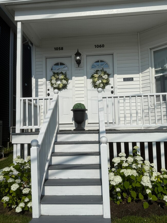 1060 Forest Ave, Unit 2 in Portland, ME - Building Photo - Building Photo