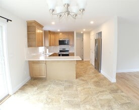 7 Crest Dr in Yorktown Heights, NY - Building Photo - Building Photo