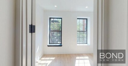 77 E 3rd St in New York, NY - Building Photo - Building Photo