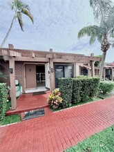 2751 Parkview Dr S in Hallandale Beach, FL - Building Photo - Building Photo