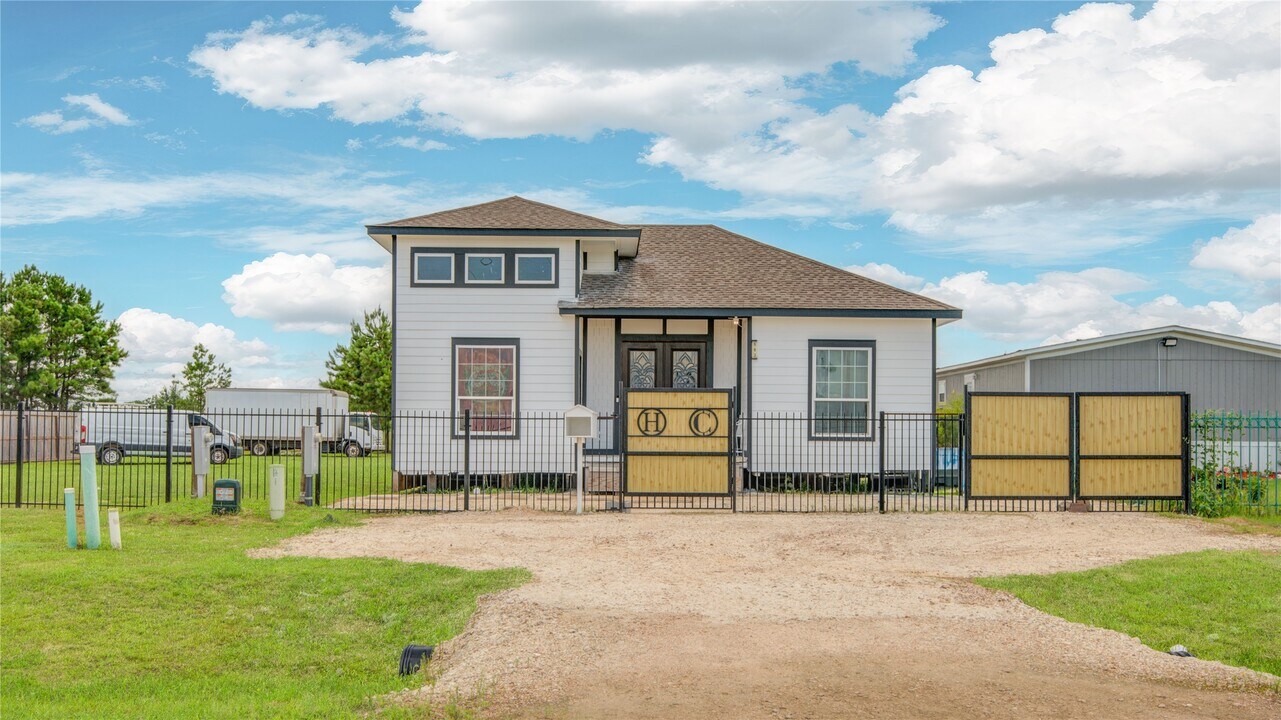 582 Rd 5707 in Cleveland, TX - Foto de edificio