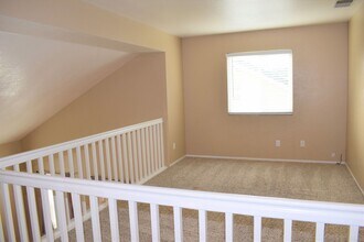 9274 Laguna Pointe Way in Elk Grove, CA - Building Photo - Building Photo
