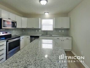 11268 Lucky Dan Dr in Noblesville, IN - Foto de edificio - Building Photo