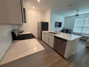 1033 Rosebay Dr in Justin, TX - Building Photo - Building Photo