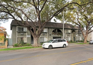 Cypress Apartments in Santa Ana, CA - Foto de edificio - Building Photo
