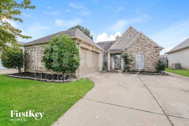 8595 Shady Elm Dr in Memphis, TN - Building Photo - Building Photo