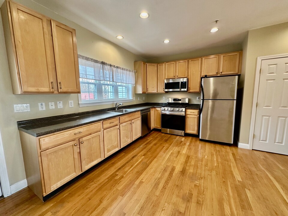 10 Amaranth Pl in Medford, MA - Building Photo